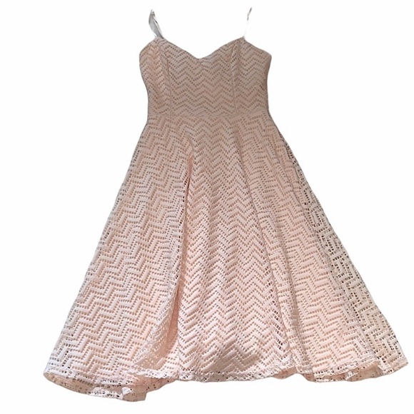 Cream lace spaghetti strapped flowy dress - Picture 2 of 4
